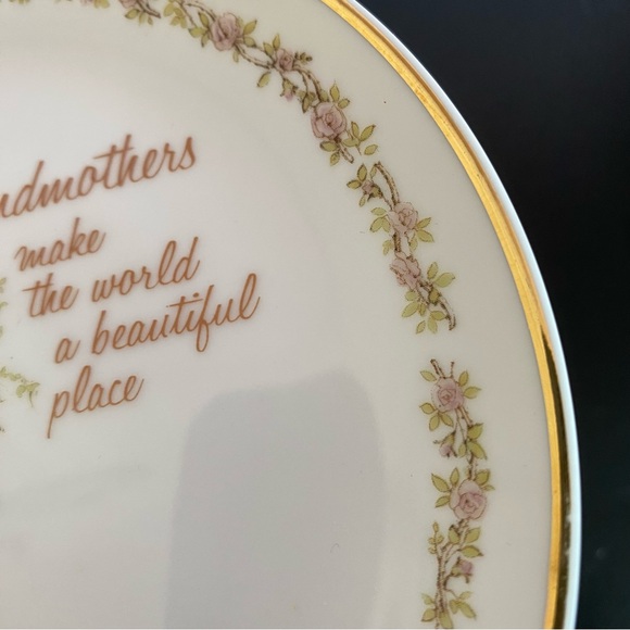 VINTAGE Lasting Memorie Genuine Porcelain Grandmother Holly Hobbie 6 1/4” Plate - Picture 5 of 9